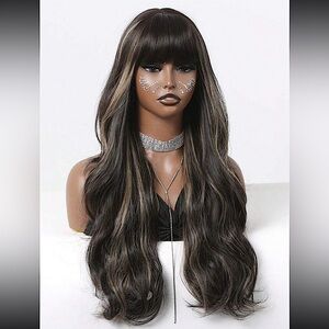 NWOT 28” brown/black synthetic wig with highlights